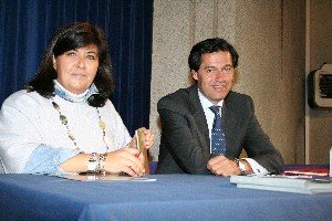 La edil de Cultura, Sara Villa, con el alcalde, José Ignacio Fernández Rubio (Foto: R. M. Peña)